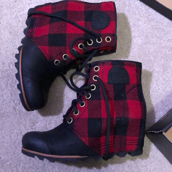 sorel buffalo plaid wedge